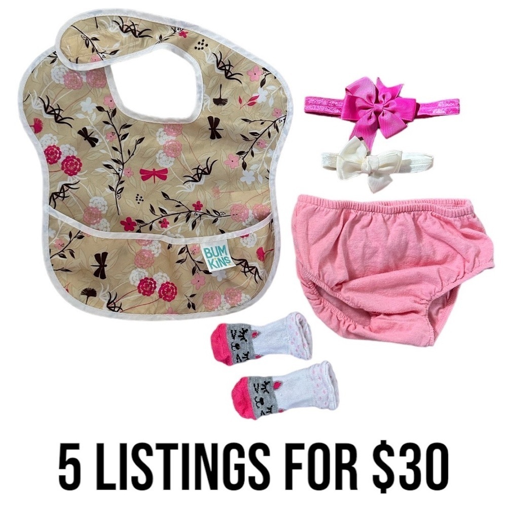 Baby girl accessory lot
Headbands, bib, bloomers 6 months and socks